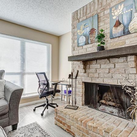 Cheerful 3-Bedroom Home With Indoor Fireplace Houston Eksteriør bilde