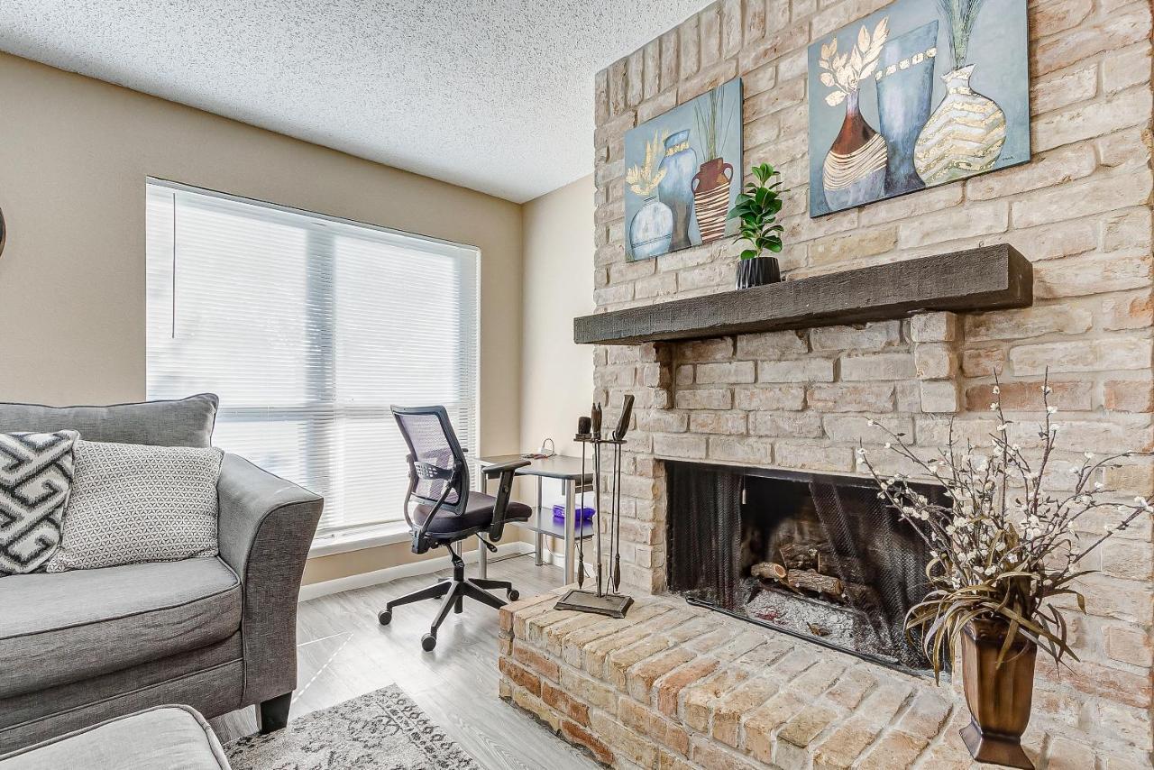 Cheerful 3-Bedroom Home With Indoor Fireplace Houston Eksteriør bilde
